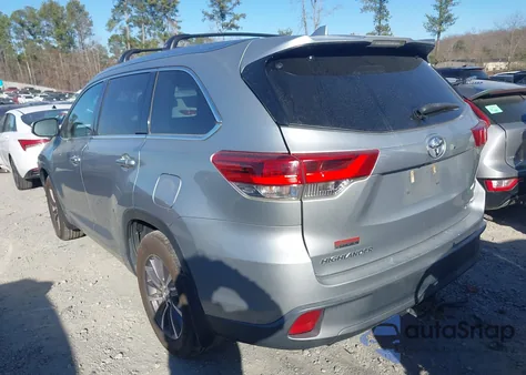2018 Toyota Highlander Xle z USA, uszkodzony, nr VIN 5TDJZRFHXJS843200